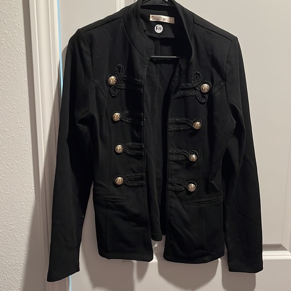 Jackets - Picture 4 of 6